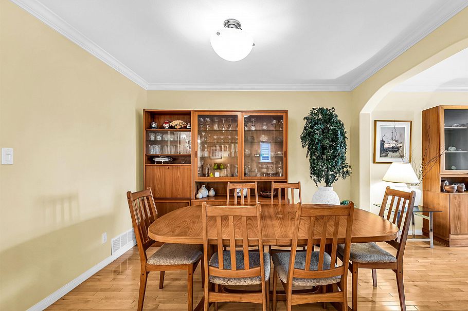 332 E 12th Street North Vancouver, BC - 10