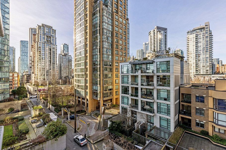 701 1133 Homer Street Vancouver, BC - 4