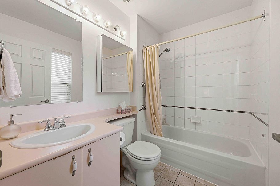 45 650 Roche Point Drive North Vancouver, BC - 23