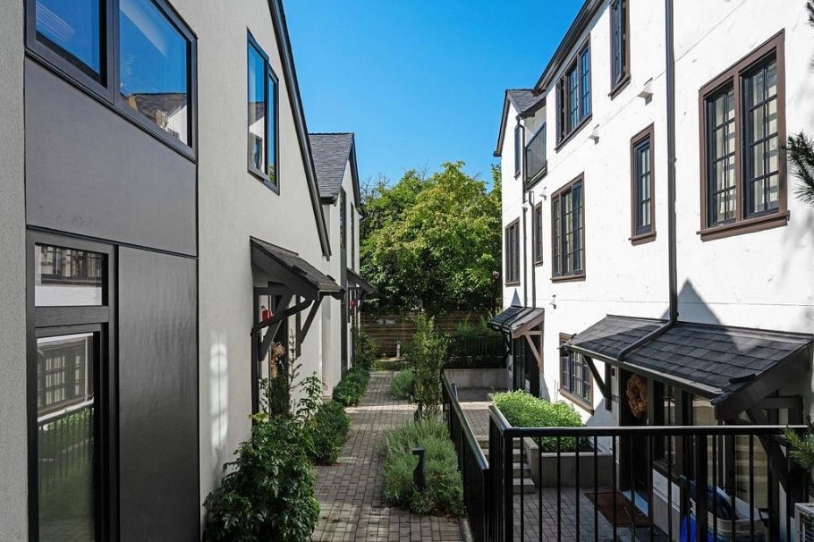 4921 Larch Street Vancouver, BC - 29