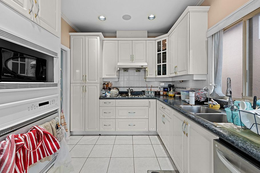 104 E 63rd Avenue Vancouver, BC - 10
