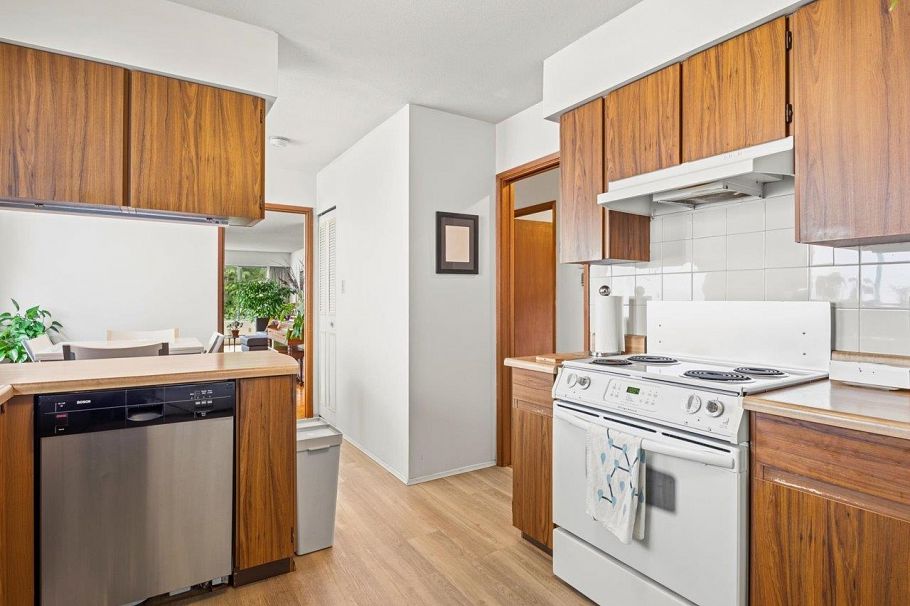 7611 Oak Street Vancouver, BC - 11