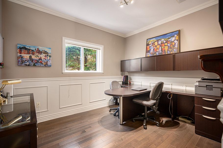 228 W Kings Road North Vancouver, BC - 15