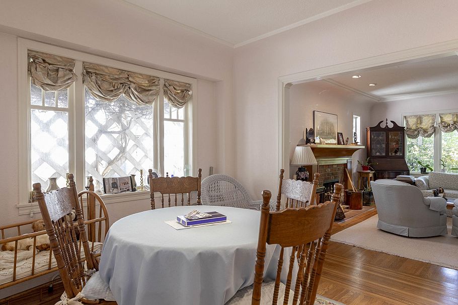 4518 W 12th Avenue Vancouver, BC - 7