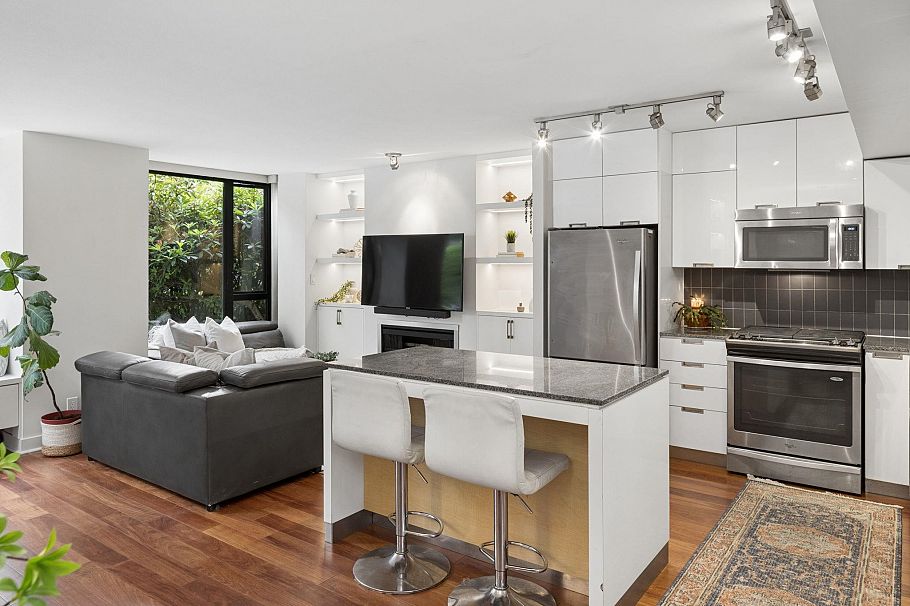 153 W 2nd Street North Vancouver, BC - 11