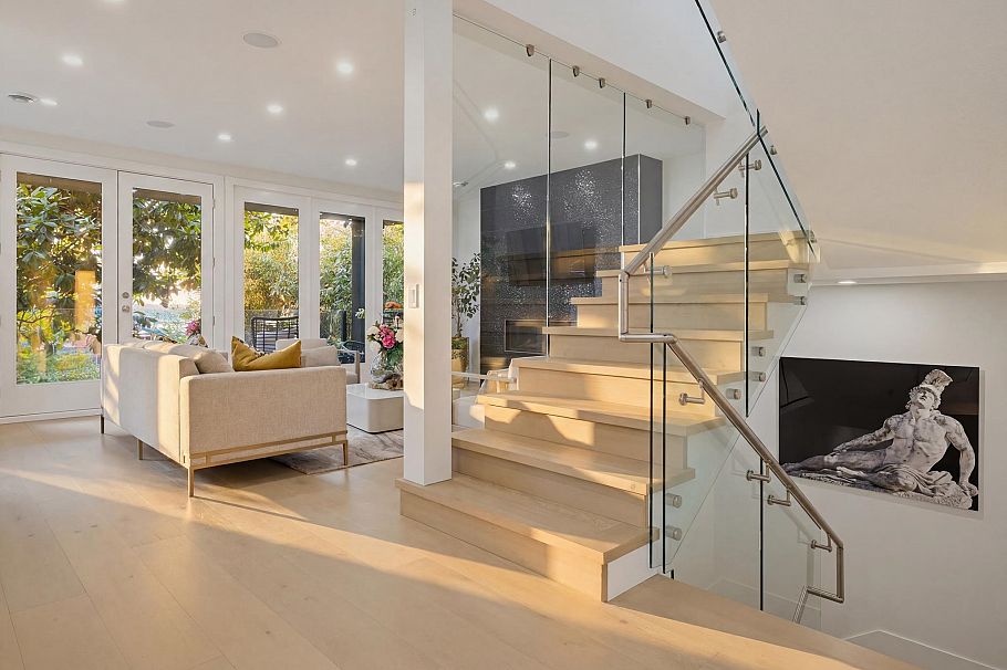 919 E 4th Street North Vancouver, BC - 5