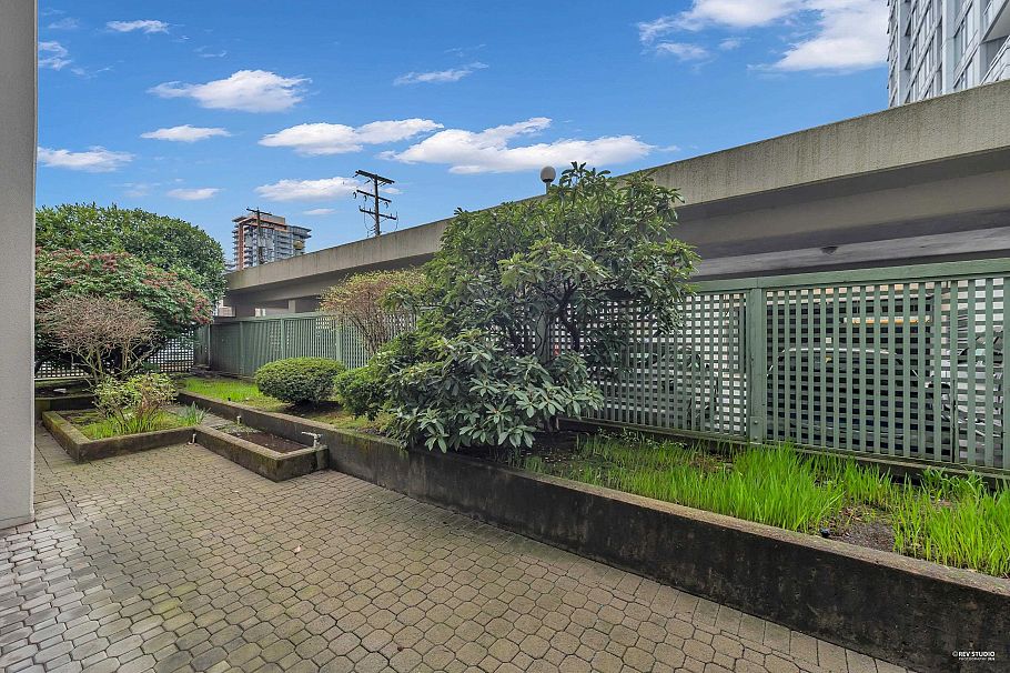 801 140 E 14 Street North Vancouver, BC - 35