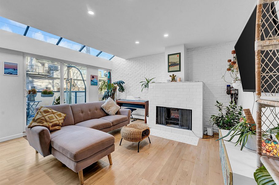 204 2125 York Avenue Vancouver, BC - 1