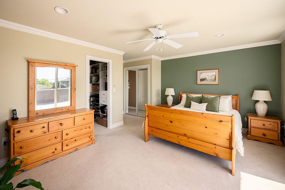 228 W Kings Road North Vancouver, BC - 19