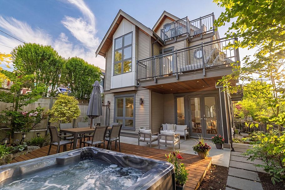 1133 Templeton Drive Vancouver, BC - 1