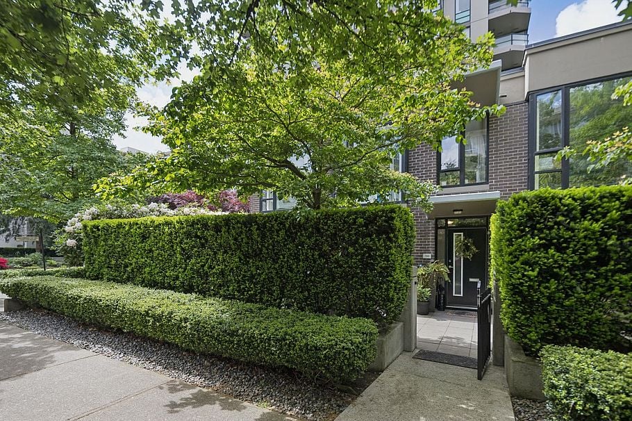 153 W 2nd Street North Vancouver, BC - 32