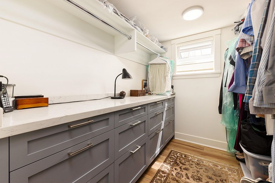 4490 W 8th Avenue Vancouver, BC - 24