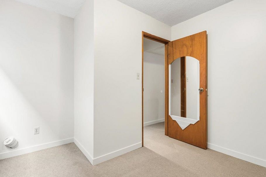 7611 Oak Street Vancouver, BC - 34