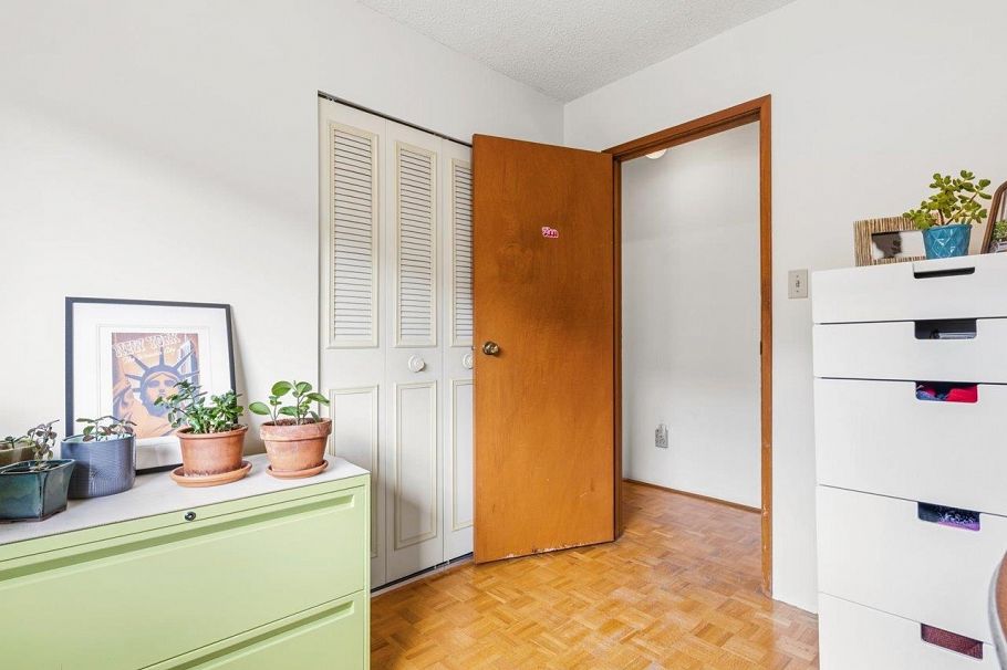 7611 Oak Street Vancouver, BC - 23