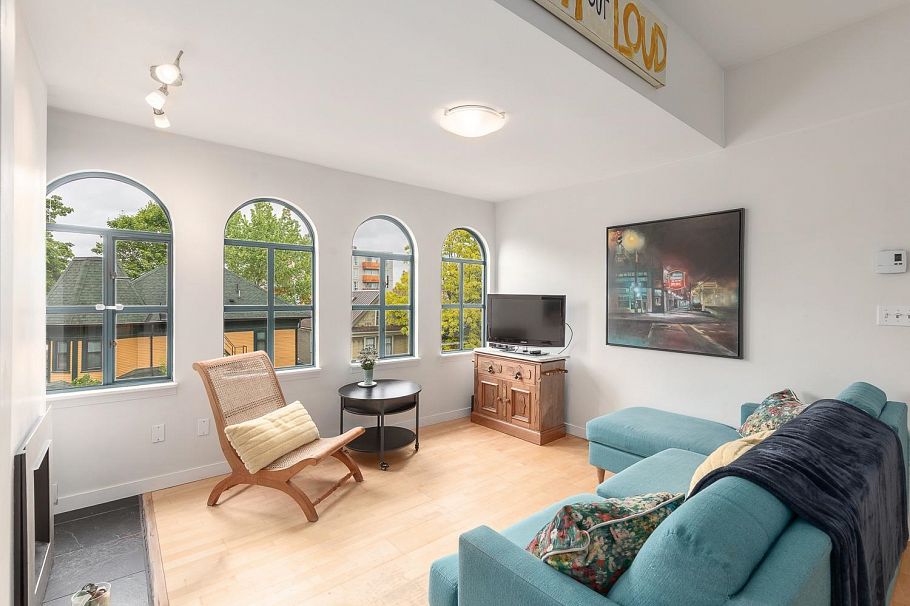 301 700 E Pender Street Vancouver, BC - 4