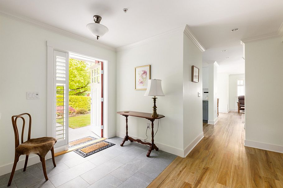 4490 W 8th Avenue Vancouver, BC - 2