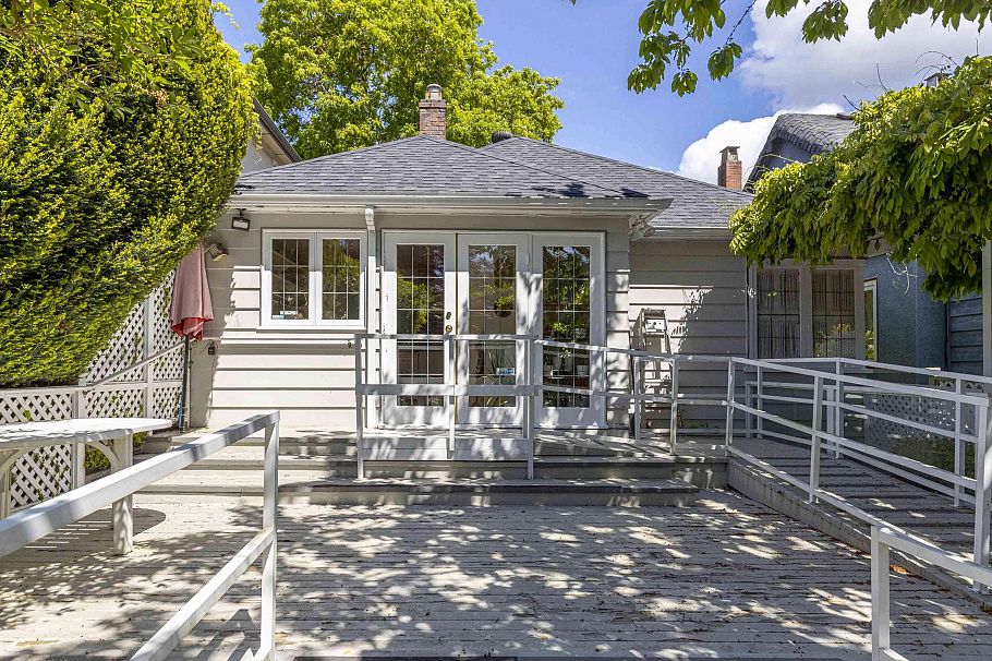4518 W 12th Avenue Vancouver, BC - 16