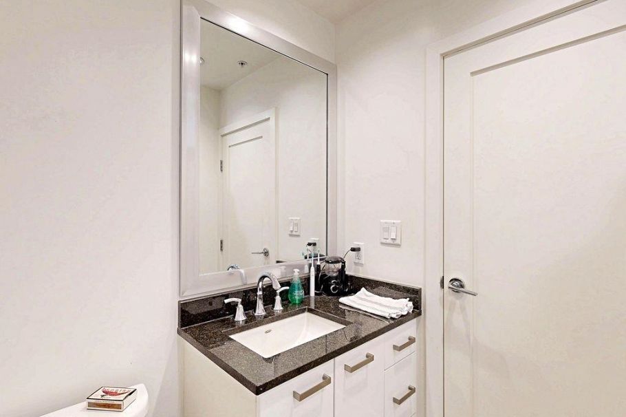 865 2080 W Broadway Vancouver, BC - 37