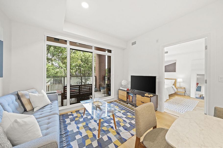 205 2550 Garden Drive Vancouver, BC - 9