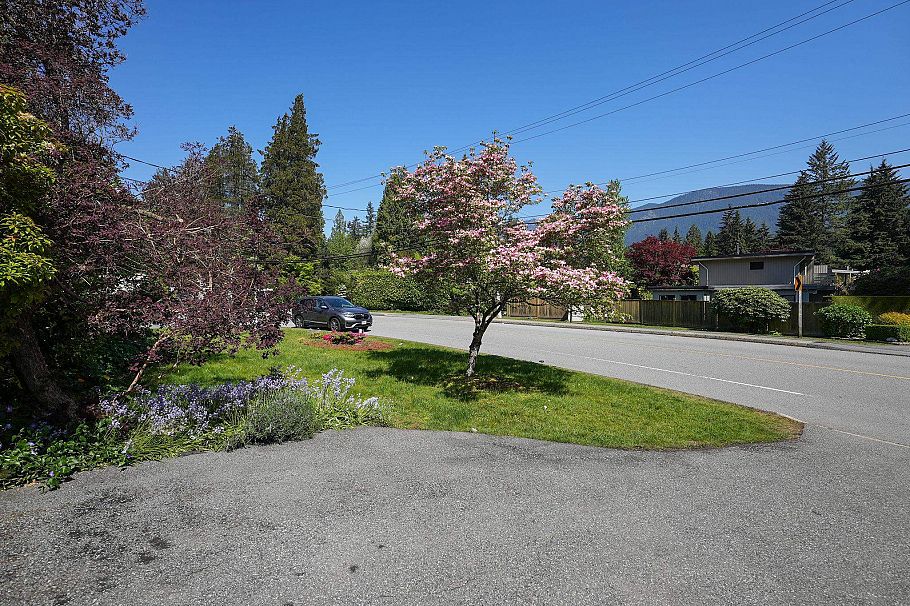 3665 Edgemont Boulevard North Vancouver, BC - 23