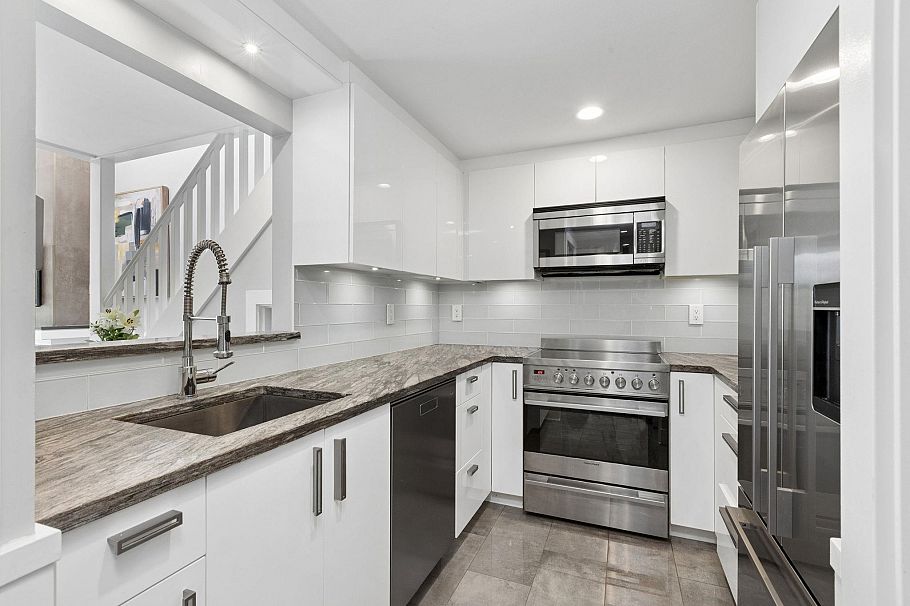 303 1702 Chesterfield Avenue North Vancouver, BC - 13