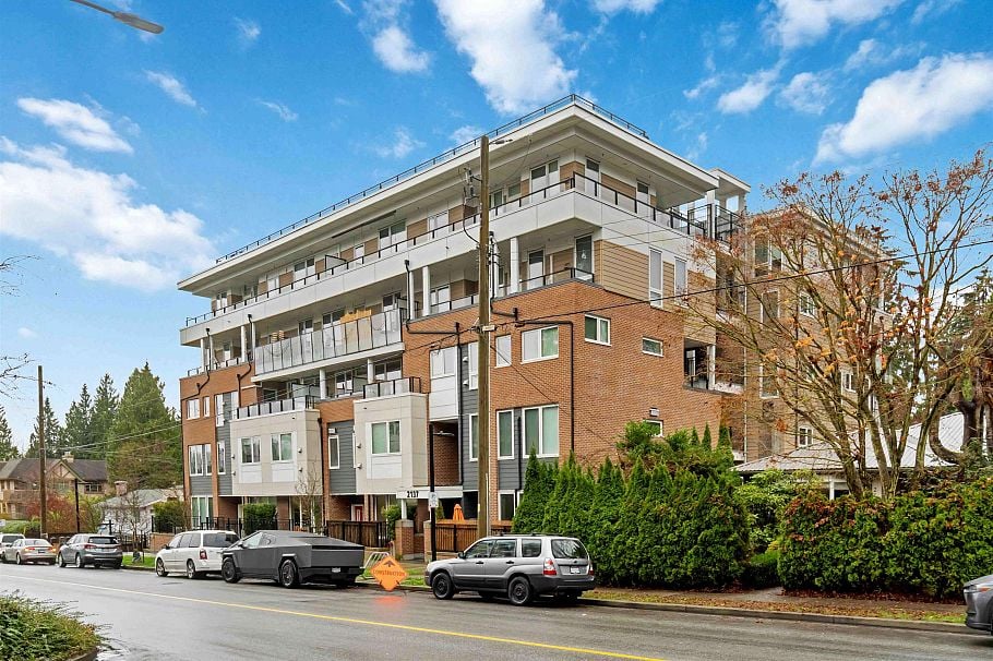 403 2137 Chesterfield Avenue North Vancouver, BC - 1