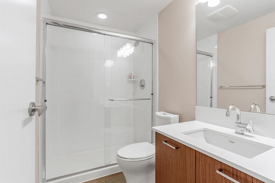 204 1177 Marine Drive North Vancouver, BC - 18