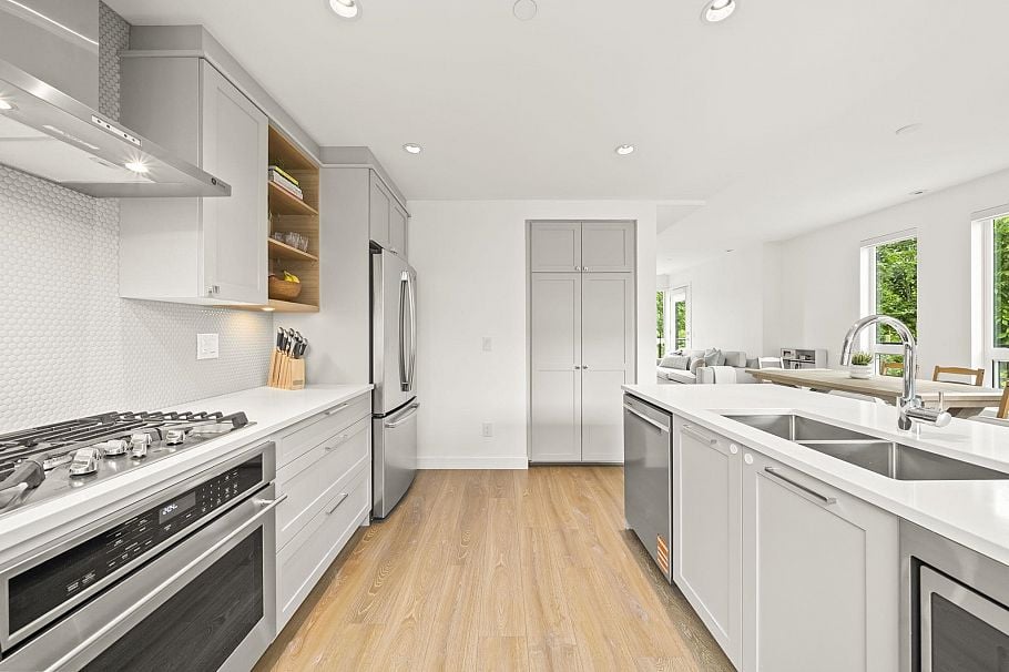 7 856 Orwell Street North Vancouver, BC - 11
