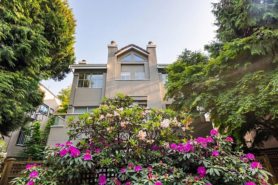 2558 W 4th Avenue Vancouver, BC - 29