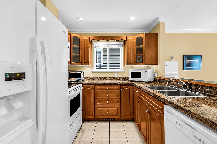 332 E 12th Street North Vancouver, BC - 14