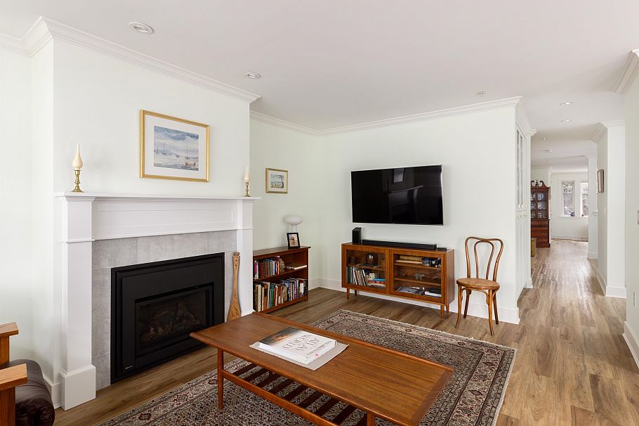 4490 W 8th Avenue Vancouver, BC - 11