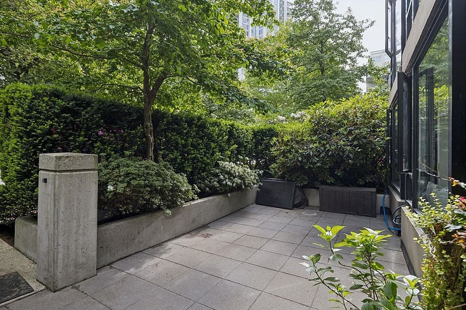 153 W 2nd Street North Vancouver, BC - 30