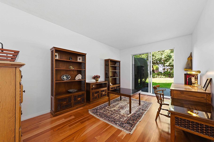 5 1925 Indian River Crescent North Vancouver, BC - 13