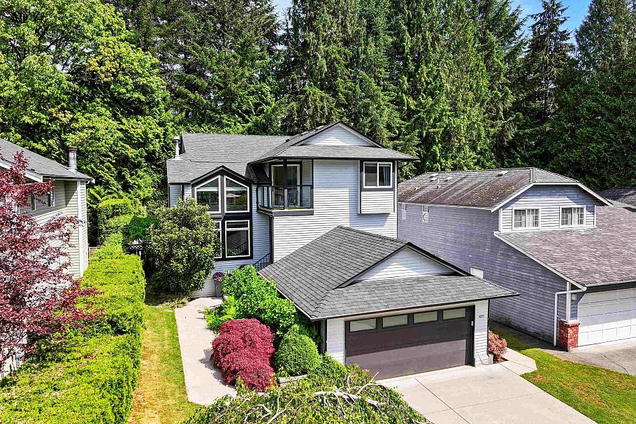 1690 Cascade Court North Vancouver, BC - 1
