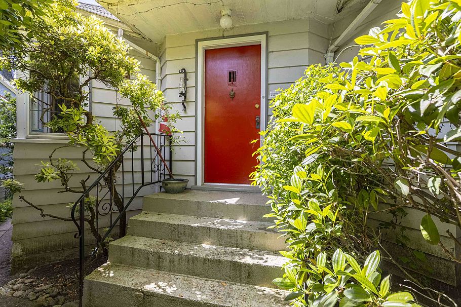 4518 W 12th Avenue Vancouver, BC - 3