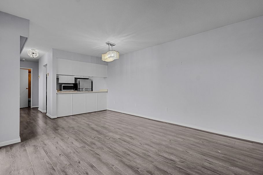 303 458 E 44th Avenue Vancouver, BC - 4