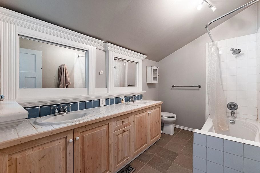 3015 Royal Avenue North Vancouver, BC - 16