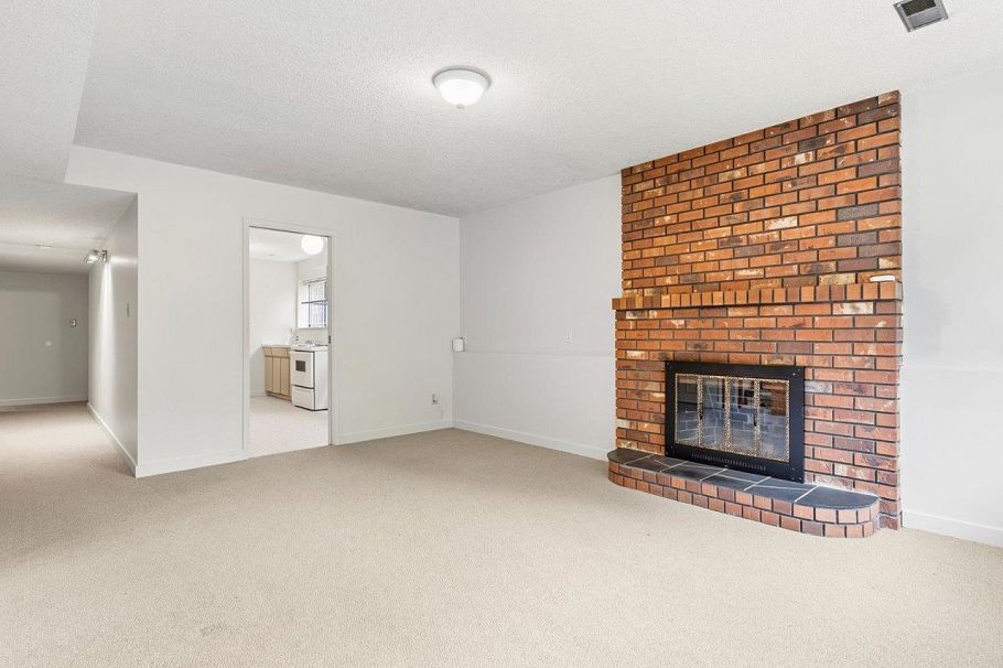 7611 Oak Street Vancouver, BC - 26