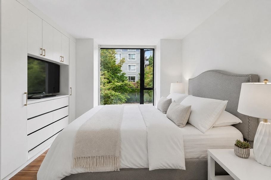 153 W 2nd Street North Vancouver, BC - 20