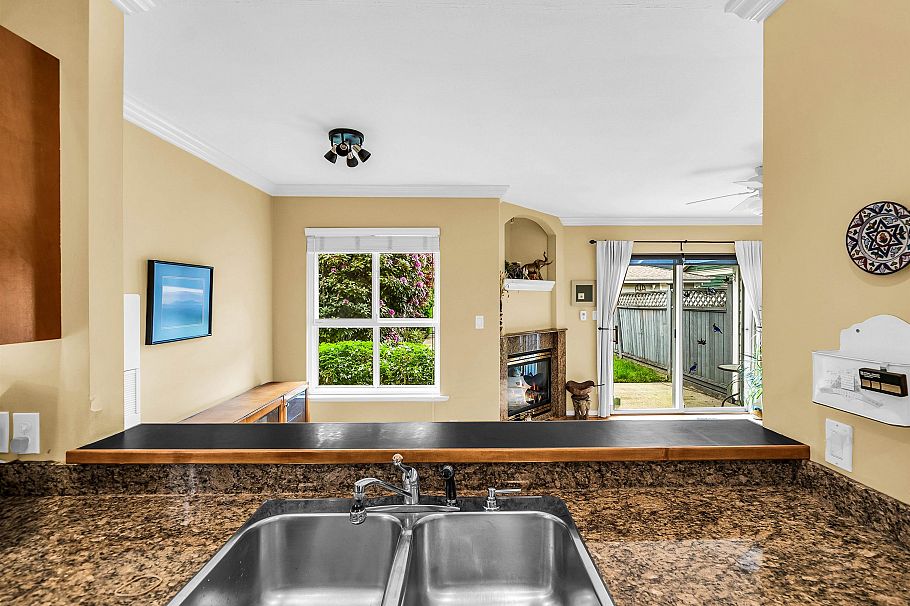 332 E 12th Street North Vancouver, BC - 15