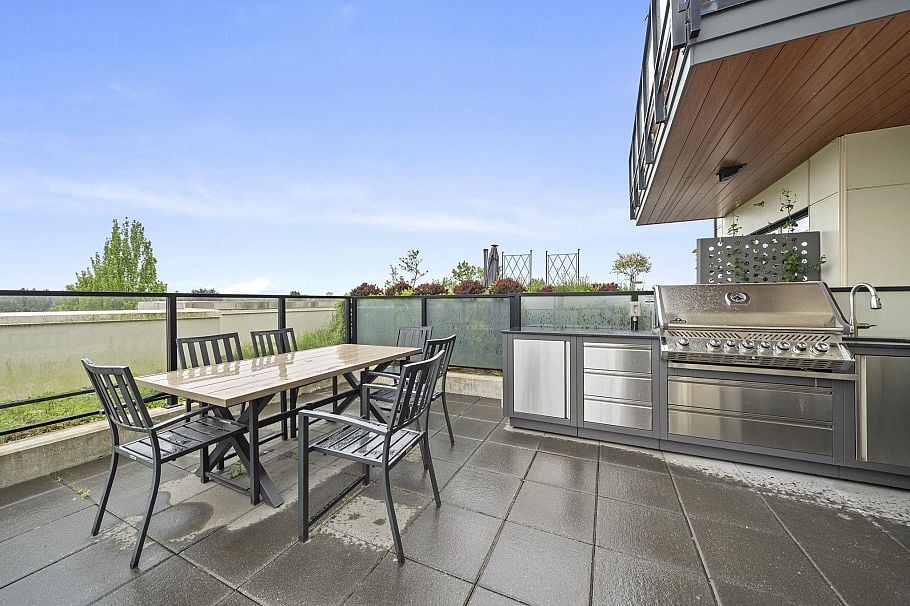205 2550 Garden Drive Vancouver, BC - 22