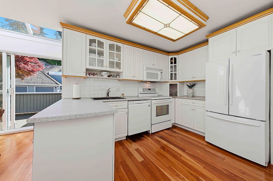 5 1925 Indian River Crescent North Vancouver, BC - 7