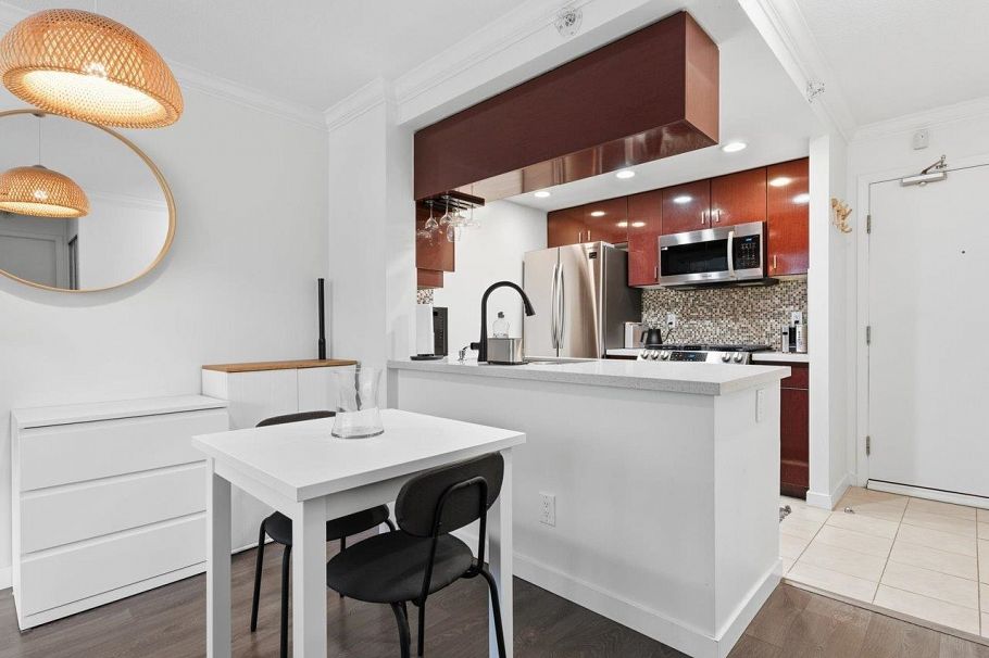502 1033 Marinaside Crescent Vancouver, BC - 5
