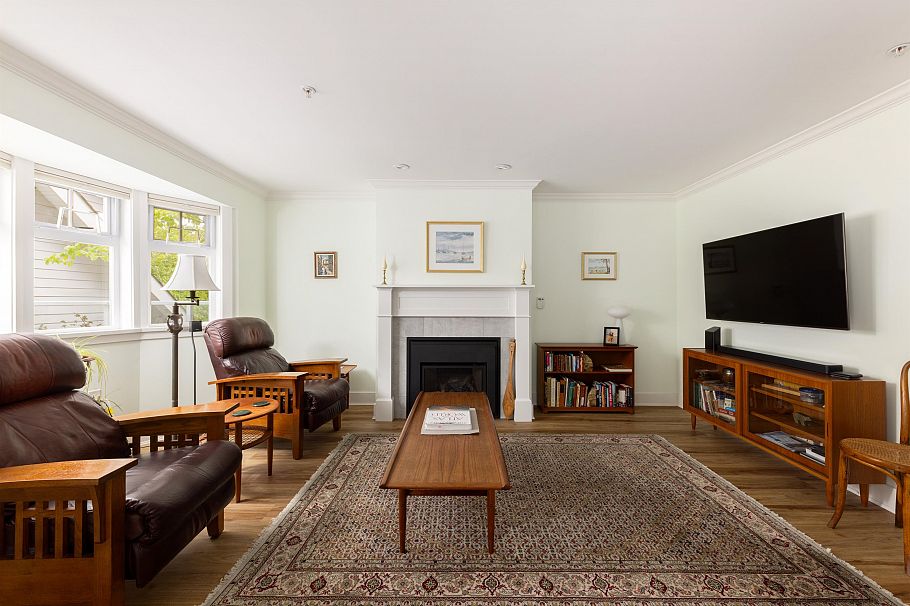 4490 W 8th Avenue Vancouver, BC - 10