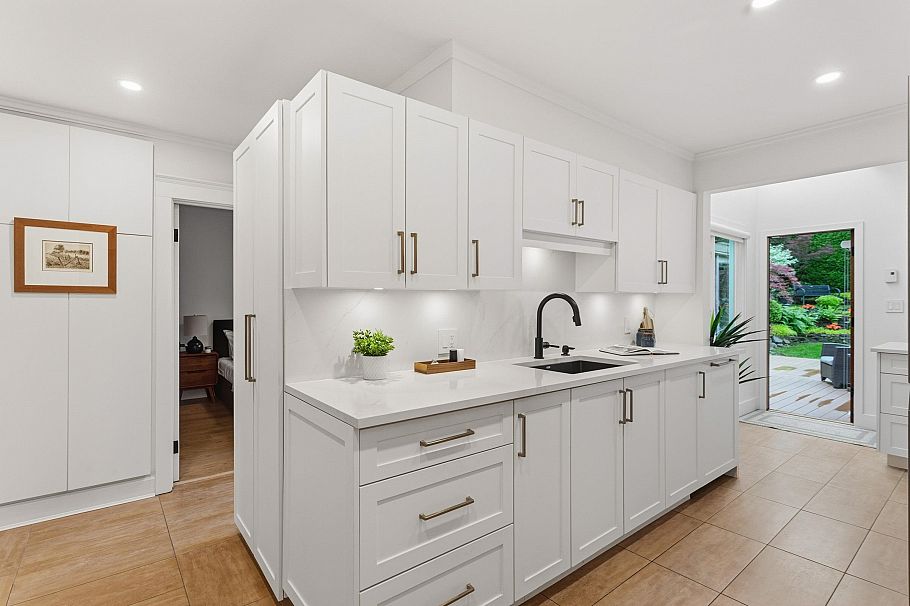 4467 St. George Street Vancouver, BC - 9