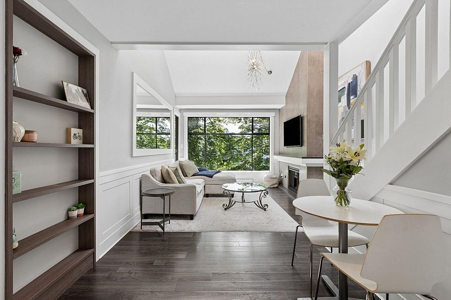 303 1702 Chesterfield Avenue North Vancouver, BC - 2