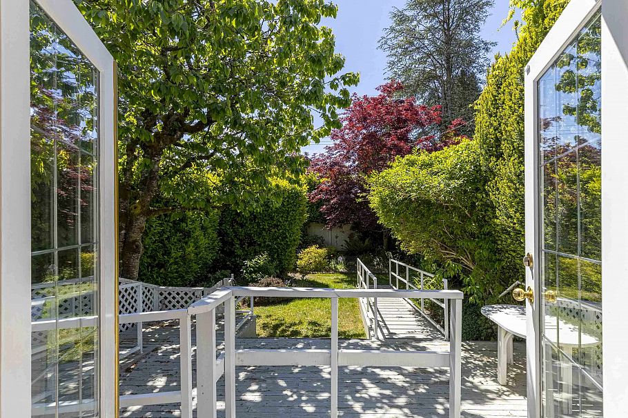 4518 W 12th Avenue Vancouver, BC - 14