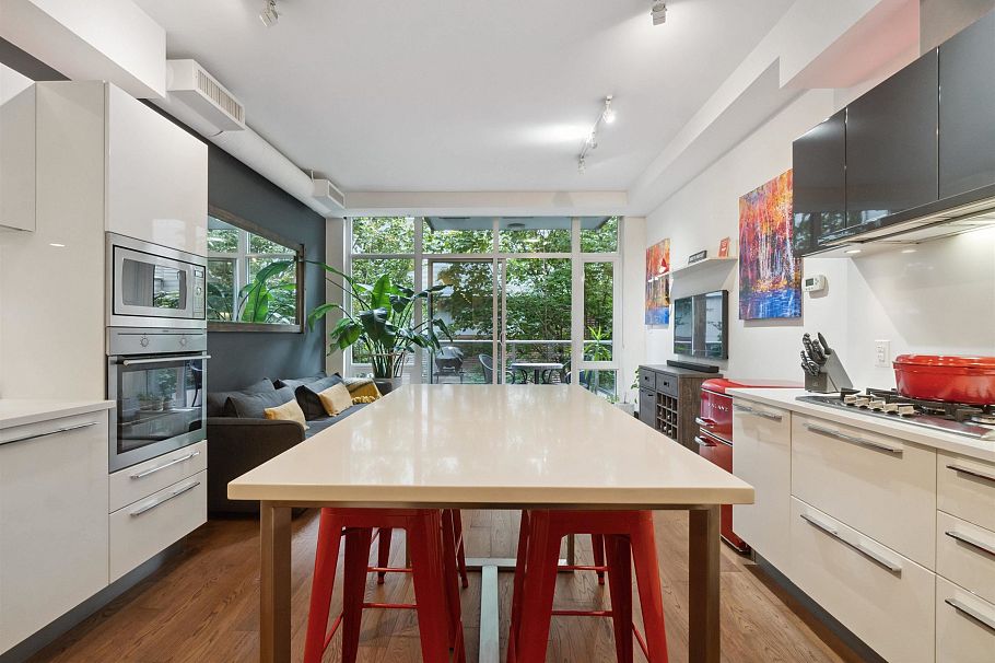 225 108 E 1st Avenue Vancouver, BC - 2