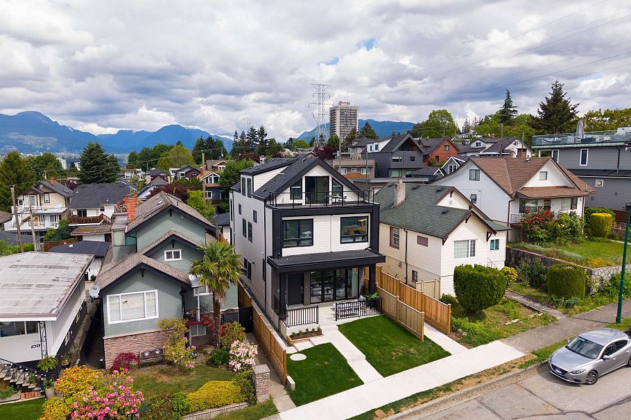 1 3645 Dundas Street Vancouver, BC - 2