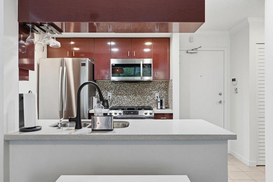 502 1033 Marinaside Crescent Vancouver, BC - 4